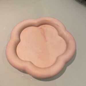 Vide poche fleur rose pâle