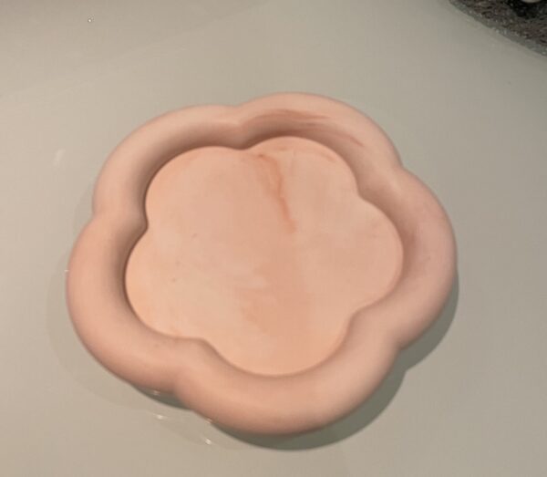 Vide poche fleur rose pâle